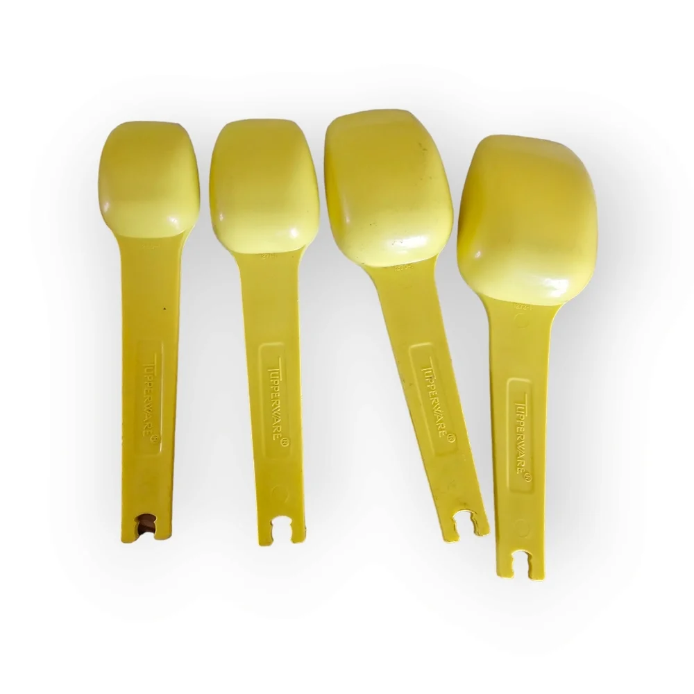 Vintage Tupperware yellow measuring‎ spoons